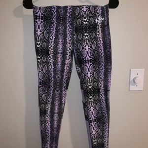 Ryderwear Snake print scrunch bottom leggings